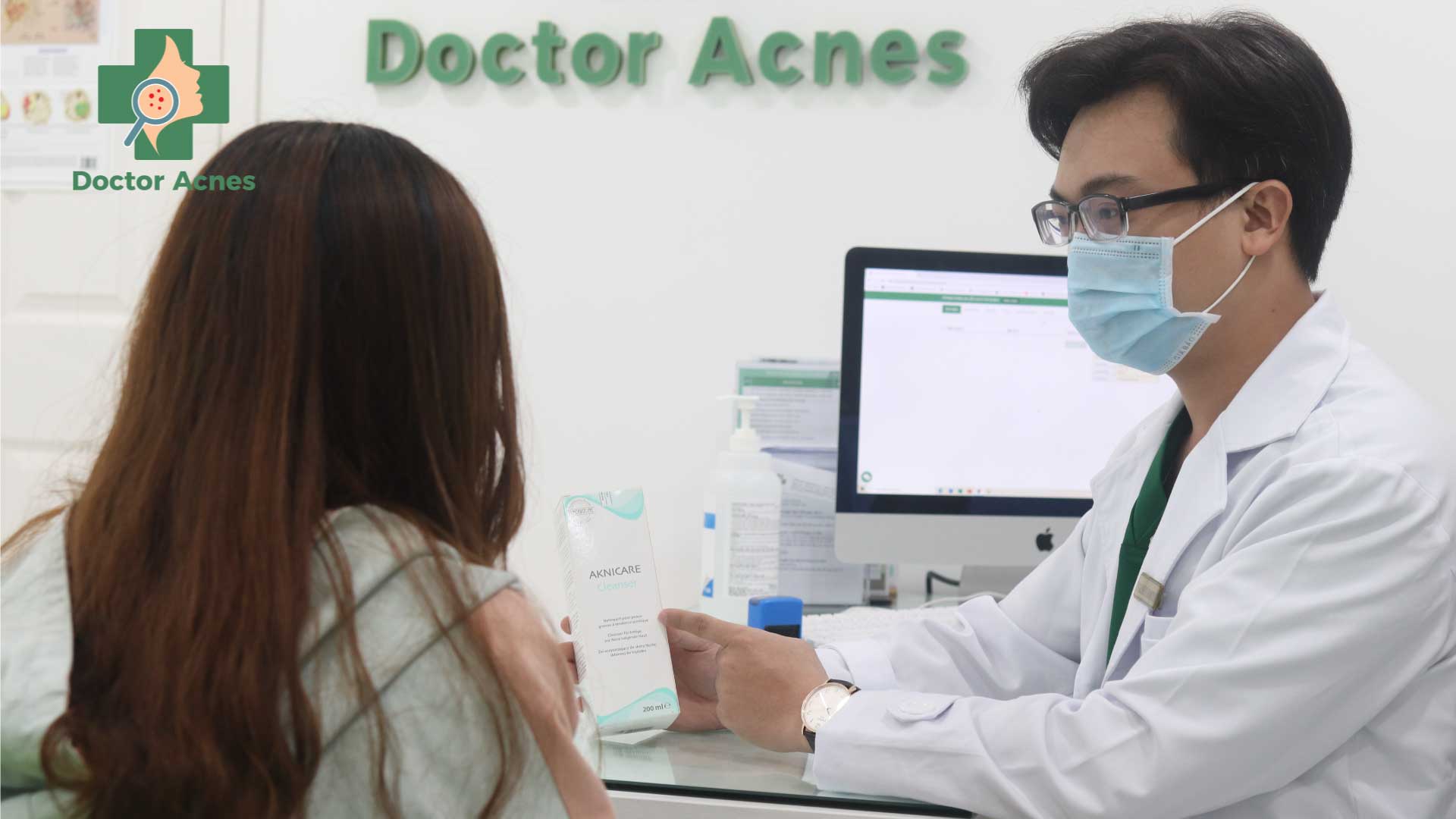 Bác sĩ thăm khám - Doctor Acnes