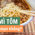 Ăn mì tôm có nổi mụn không?